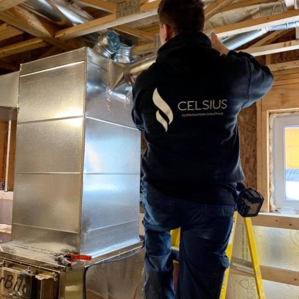 installation de thermopompe d'un employé celsius